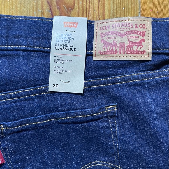 NWT LEVIS CLASSIC BERMUDA SHORTS SIZE 20 $95 - Picture 5 of 5